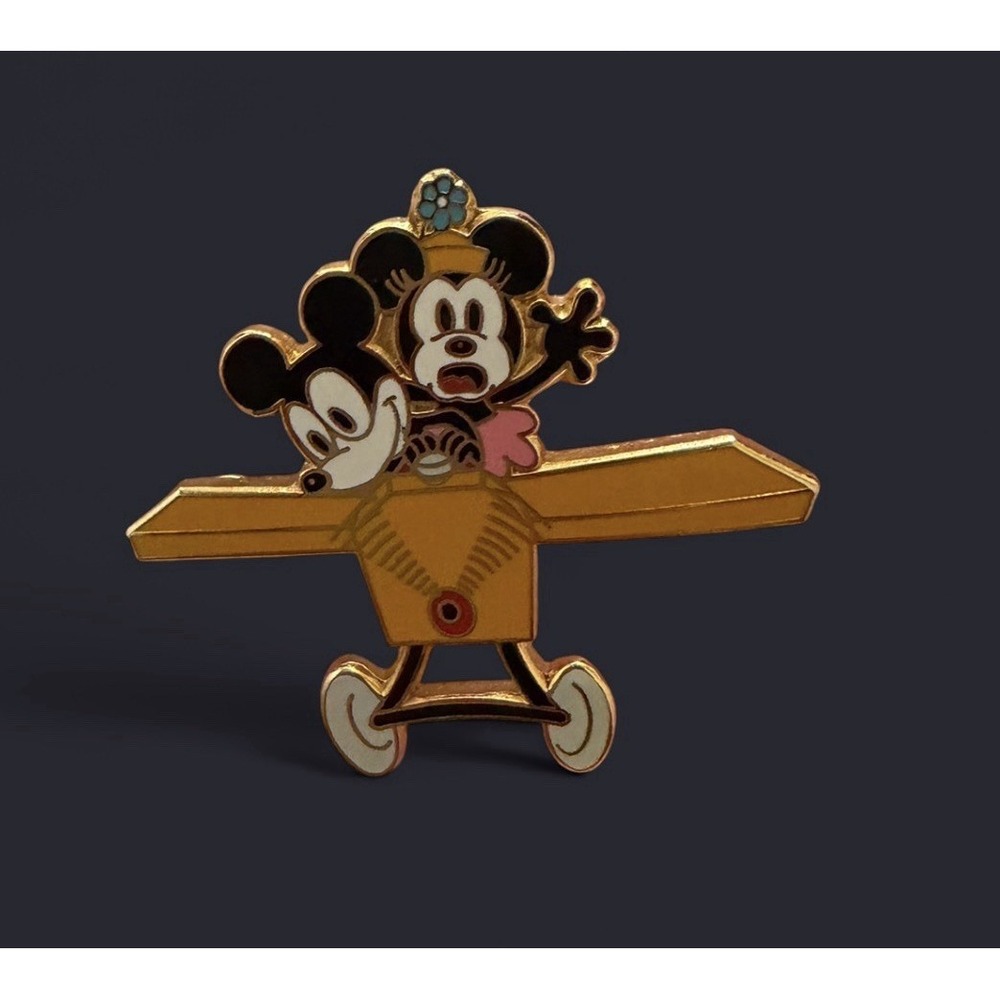 DISNEY GALLERY MICKEY MOUSE THRU THE YEARS PLANE CRAZY PIN